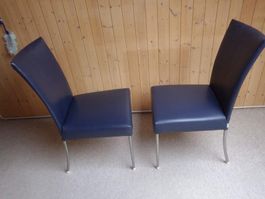2 schöne Esszimmer Stühle, echt Leder, blau,