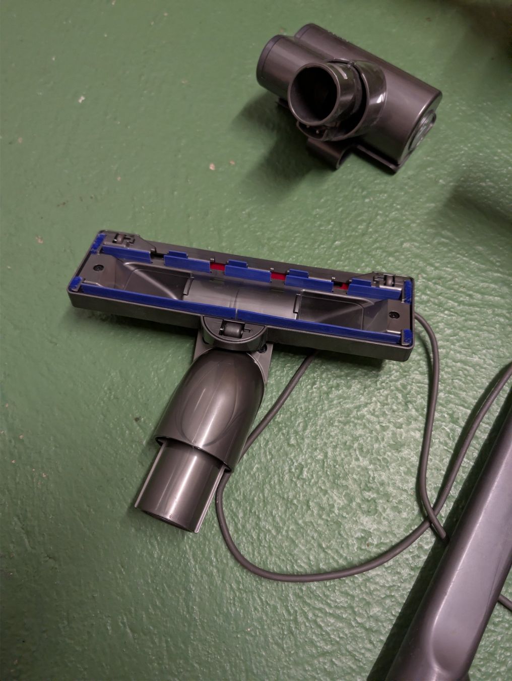Dyson Aspirapolveri & Accessori: 2x Dyson Staubsauger + Zubehör – Difettoso da Rohrbach venduto da Ride_Santa 2