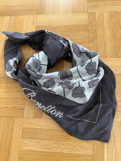 Benetton Foulard & Sciarpe: "Benetton" Foulard – Nuovo (secondo la descrizione) da Walenstadt venduto da ricamul 9