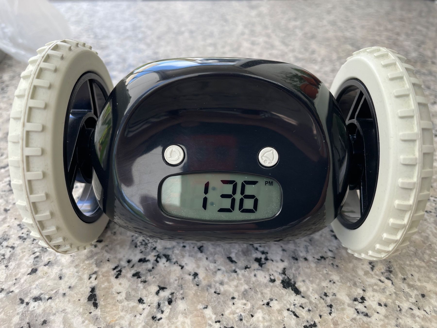 Clocky Sveglie: Clocky Digitaler Weglauf-Wecker auf Räder, schwarz – Usato da Winterthur venduto da moschtli20 1