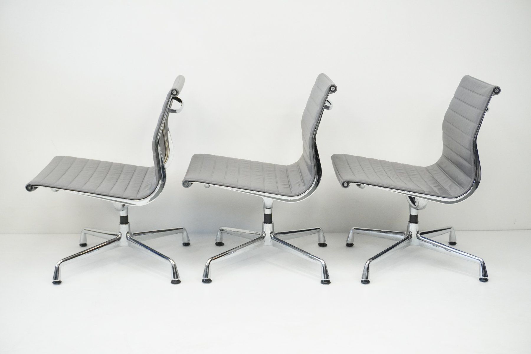 Vitra Sedie: Original Vitra Eames Alu Chair EA106 Leder Designklassiker – Usato da Bad Zurzach venduto da QLASSIQ 1