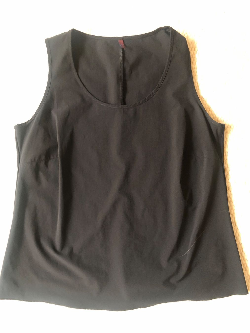 Top: Katharina Hovman Top schwarz Grösse 42 – Nuovo e nell'imballaggio originale da Scuol venduto da Lotus2020