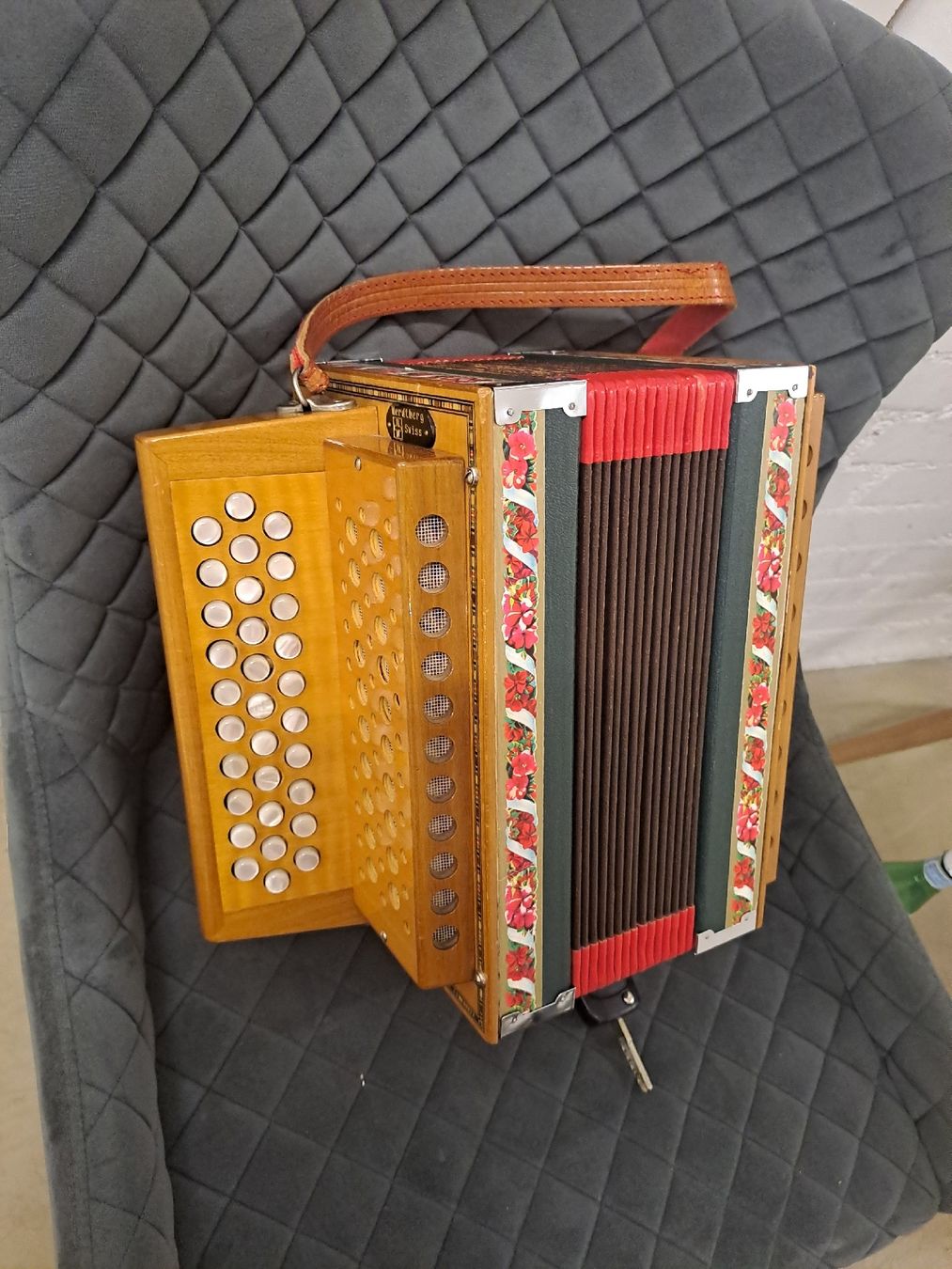 Strumenti musicali: schwyzerorgeli ton B Klein model  – Usato da Villeneuve venduto da BibiVintage
