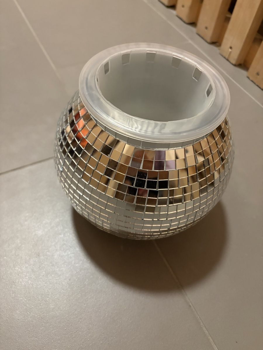 Pots de fleurs: Cache-pot boule à facettes / disco argenté – D'occasion à Martigny par O96 1