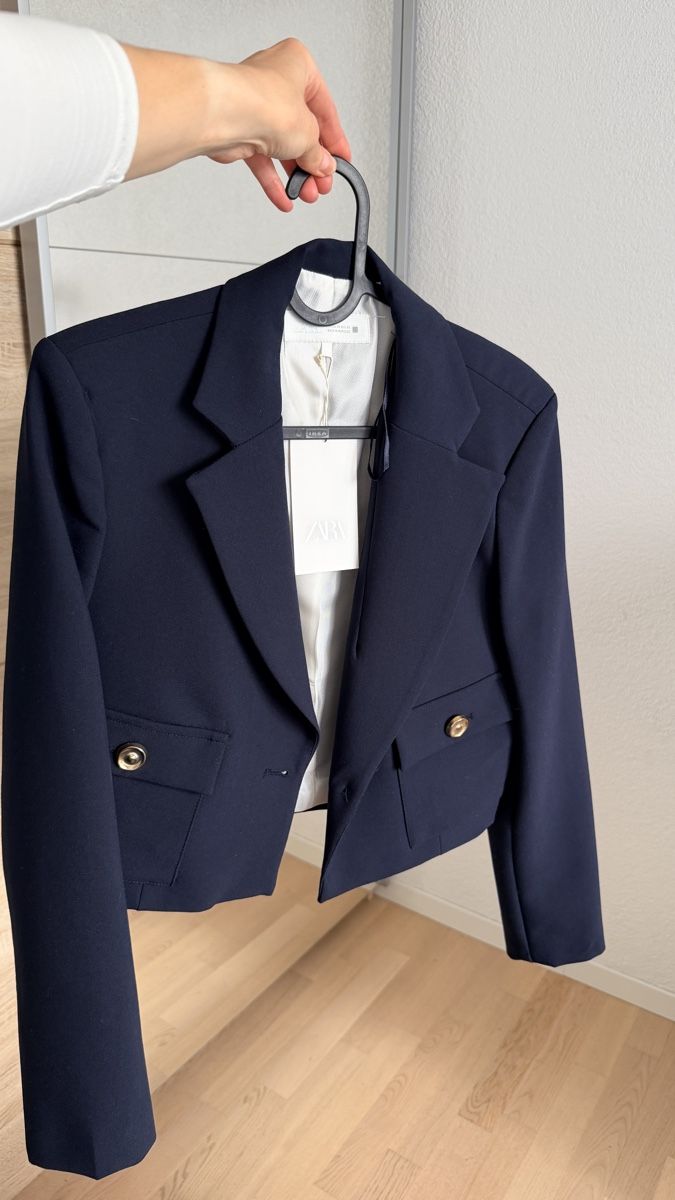 Zara Giacche: Zara Cropped Blazer with Padded Shoulders XS – Nuovo e nell'imballaggio originale da Wallisellen venduto da kar_gv8n 1