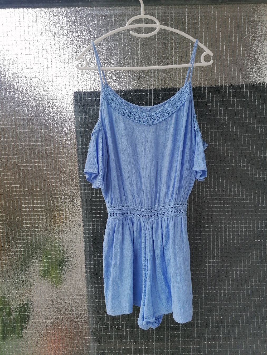 Tute: Blauer Sommer Jumpsuit Gr. S mit Spitze verspielt luftig – Usato da Basel venduto da fiona_second-hand_BS