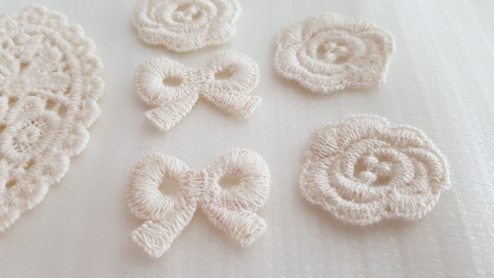 Tessuti: Spitze Applikation Set 6St Off/White. – Nuovo (secondo la descrizione) da Zürich venduto da ata_c8nh 2