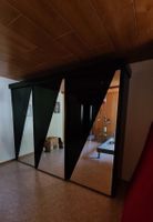Grosser 3-türiger Kleiderschrank mit Spiegel 