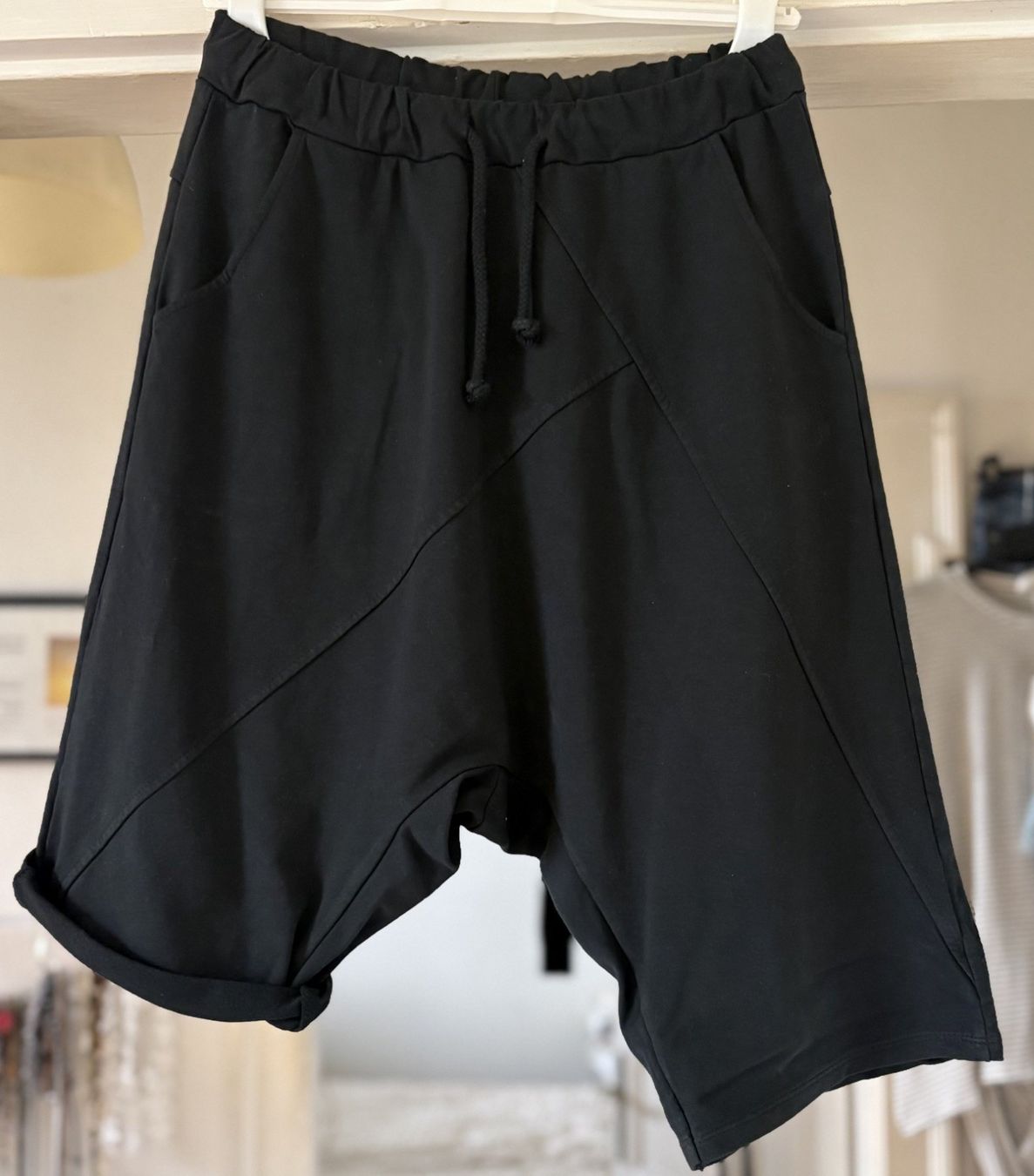 Pantaloni: SHORTS-SAROUEL EN COTON! M – Nuovo e nell'imballaggio originale da Locarno venduto da NicoNion
