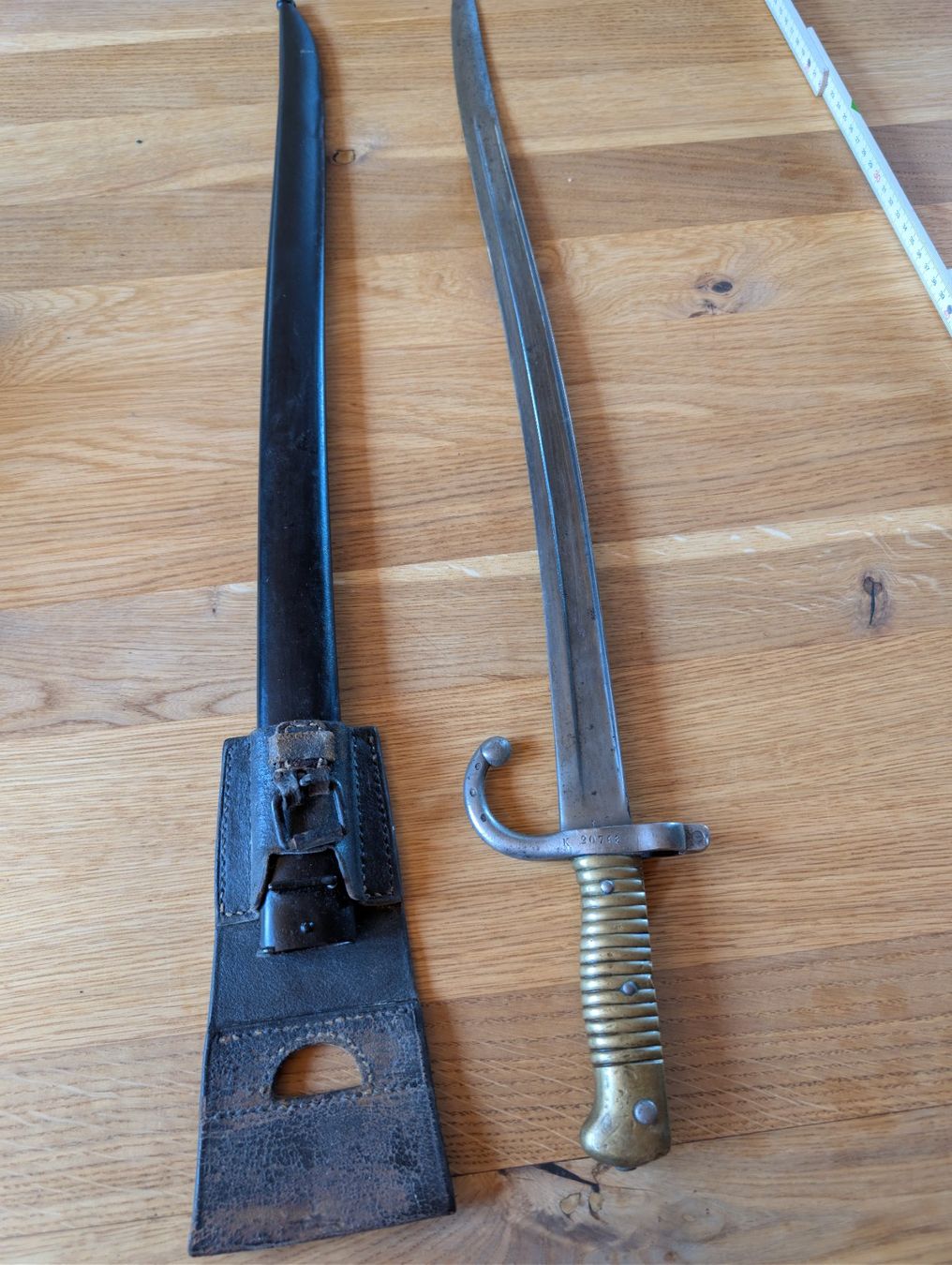 Armée suisse Armes blanches: Antikes Bajonett / Säbel – D'occasion à Wynau par Zebrafurz