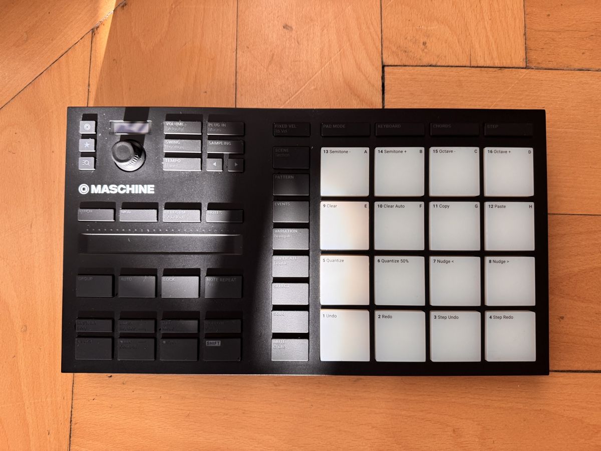 Native Instruments Musikinstrumente: Native Instruments Maschine Mikro MK3 – Gebraucht aus Zürich von mateonen 1