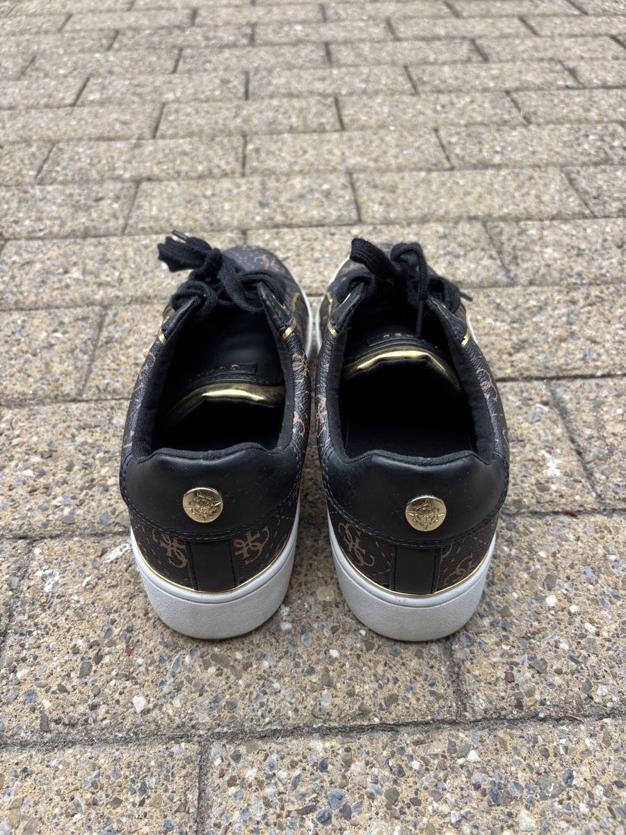 Guess Chaussures femmes: Guess Sneaker Damen braun – Neuf (Voir description) à Hendschiken par besusu 2