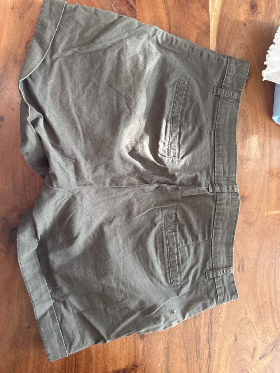 Jeans: Kurze Hose Khaki Grösse 36  – D'occasion à Sissach par fre_m8fn 2
