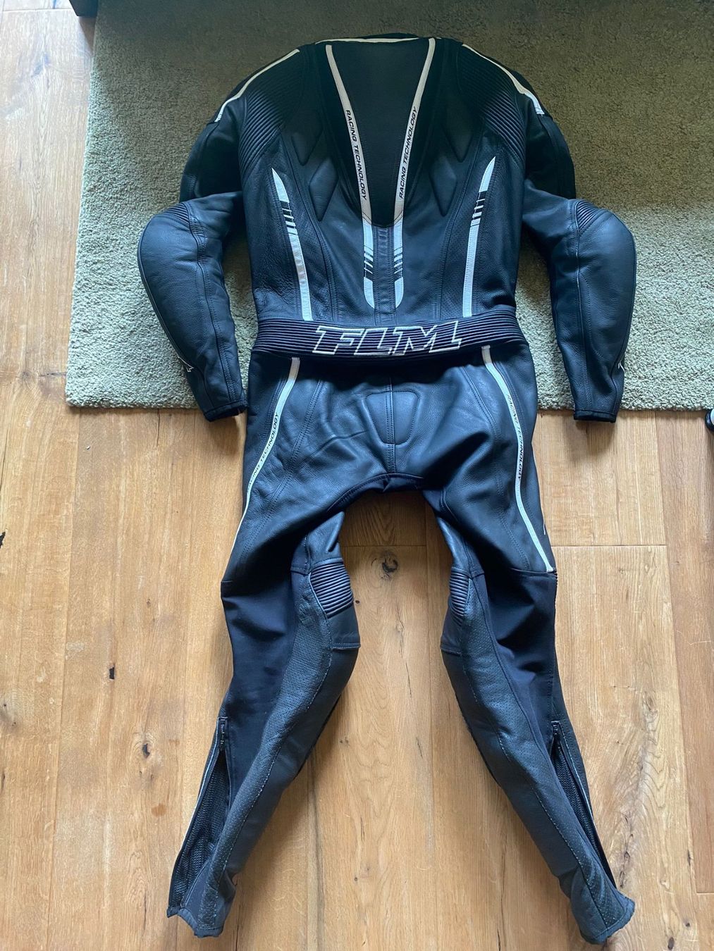 FLM Costumes: Lederkombi Einteiler FLM grösse 48 – D'occasion à Wangen SZ par mar_6589 1