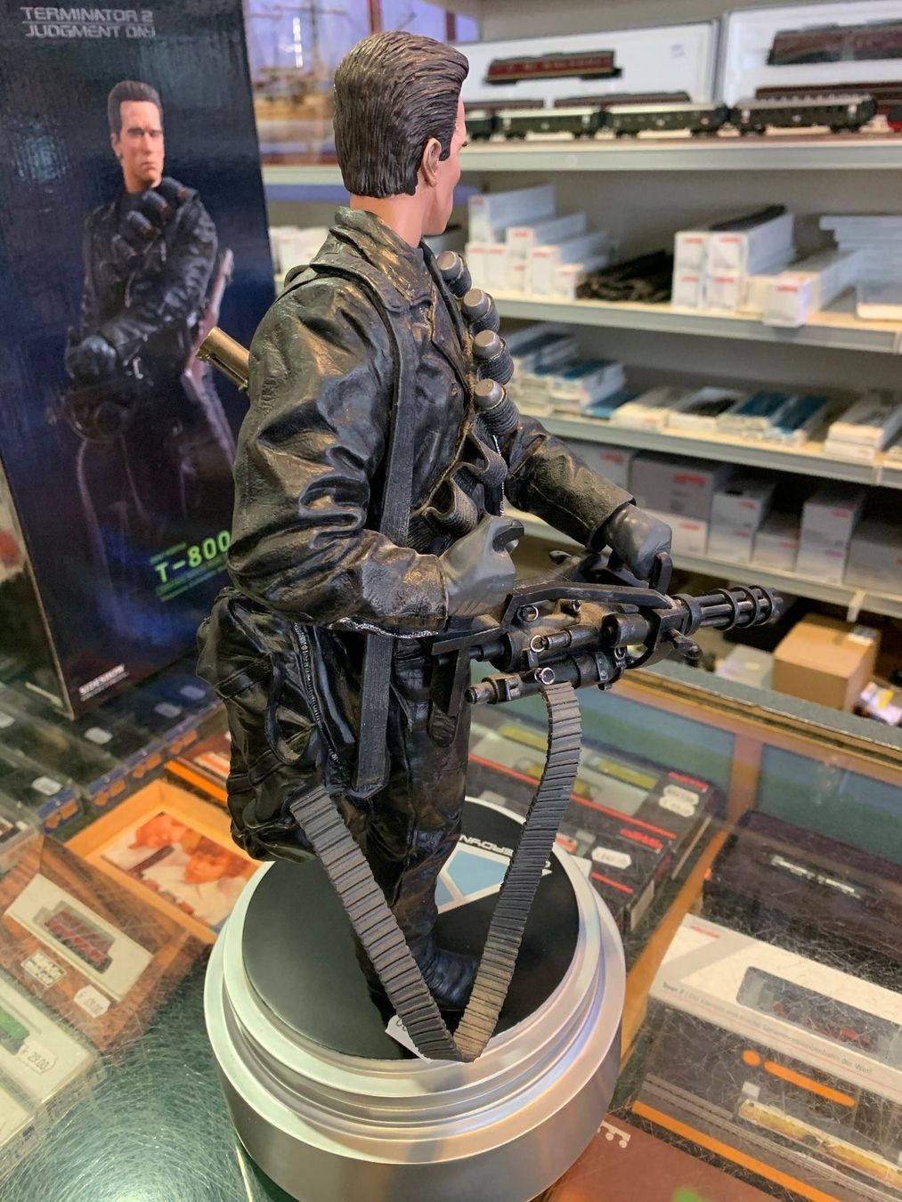 Statuette: Sideshow T2 Terminator figure Hollywood – Nuovo (secondo la descrizione) da Chiasso venduto da Carrara-Modellismo 3