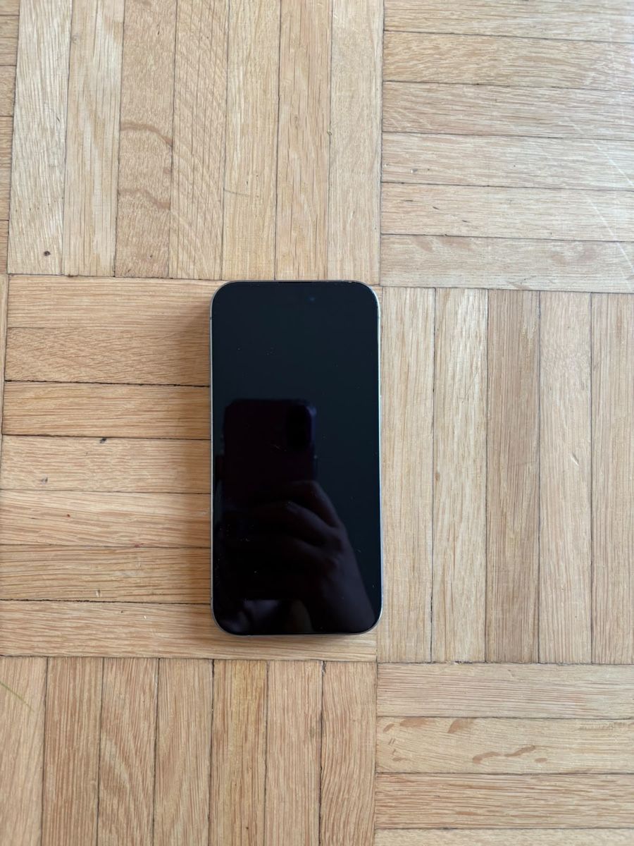 Apple Portables: Apple iPhone 15 Pro – D'occasion à Henggart par 00Silverstar00 1