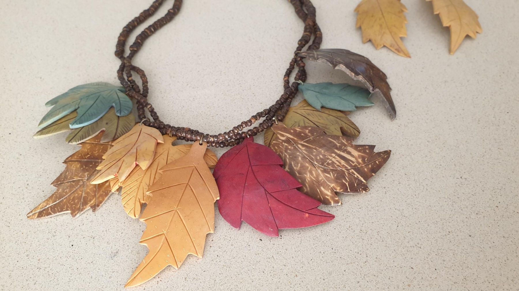 Catenine: Halskette und Ohrringe - Material: Holz – Usato da Würenlos venduto da Abracadabra26 1