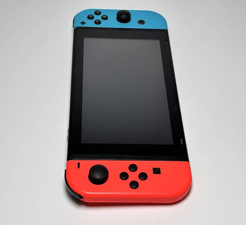 Nintendo Console: Nintendo Switch Console + Super Smash Bros Ultimate – Usato da Gordola venduto da kar_gy5g 2