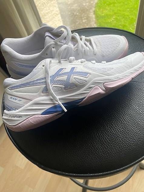 Scarpe da donna: indoor Damen-Hallenturnschuh asics – Usato da Bolligen venduto da Giorgiolino