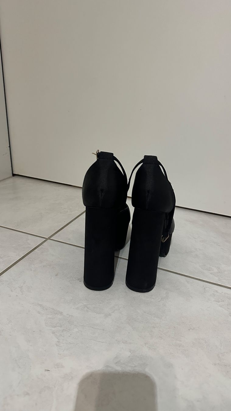 Damenschuhe: Schwarze High Heels – Gebraucht aus Chur von sivik 5