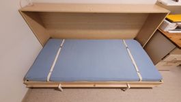 Klappbett aus Holz