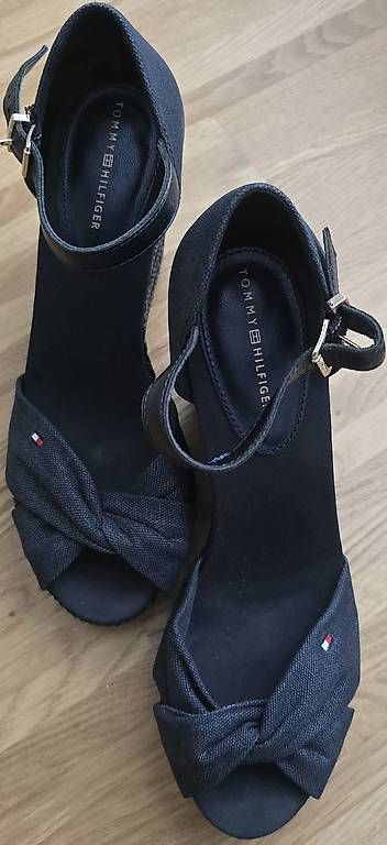Tommy Hilfiger Scarpe da donna: Tommy Hilfiger Keilsandalen  Gr-39. – Usato da Schlieren venduto da sla_5sst 3