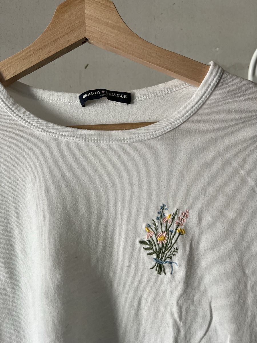 Brandy Melville T-shirt: Brandy Melville T-Shirt – Usato da Basel venduto da lolixyz 1