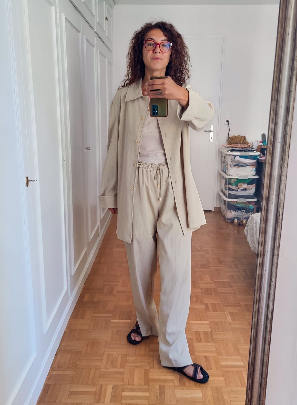 Anzüge & Kostüme: Beige Pinstripe Two-Piece Set Oversized Pantsuit – Neu (gemäss Beschreibung) aus La Tour-de-Peilz von dAutrefois