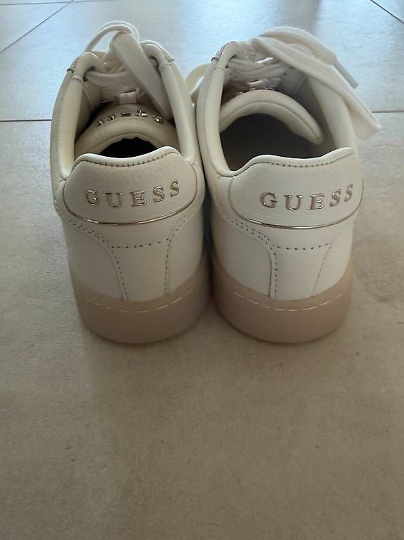Damenschuhe: Guess Sneakers beige neu  – Gebraucht aus Wittenbach von M_S2019 1