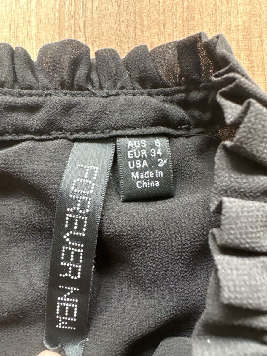 Chemisiers: Forever New black top Size: 34  – D'occasion à Zürich par Asybb 1