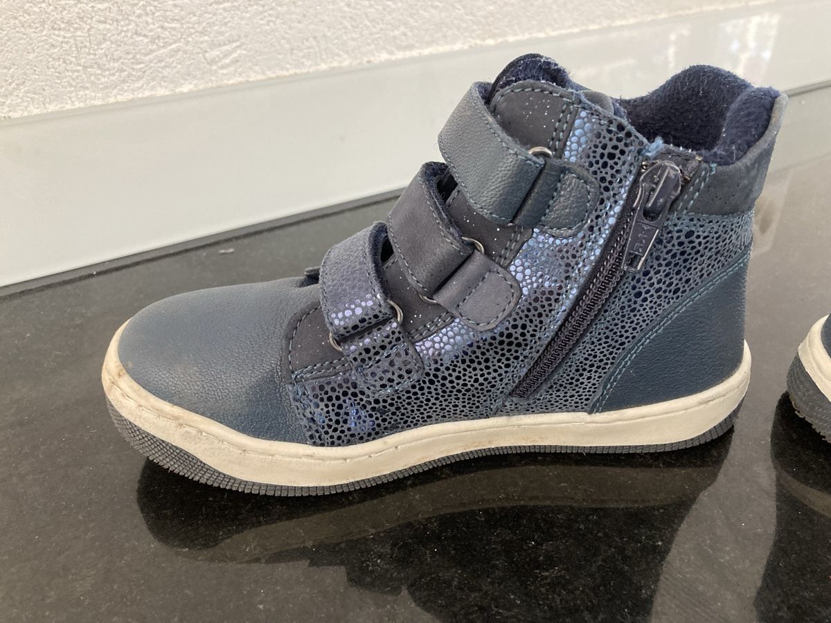 Chaussures filles: Stiefeltten – D'occasion à Röschenz par rah_8hkj 2