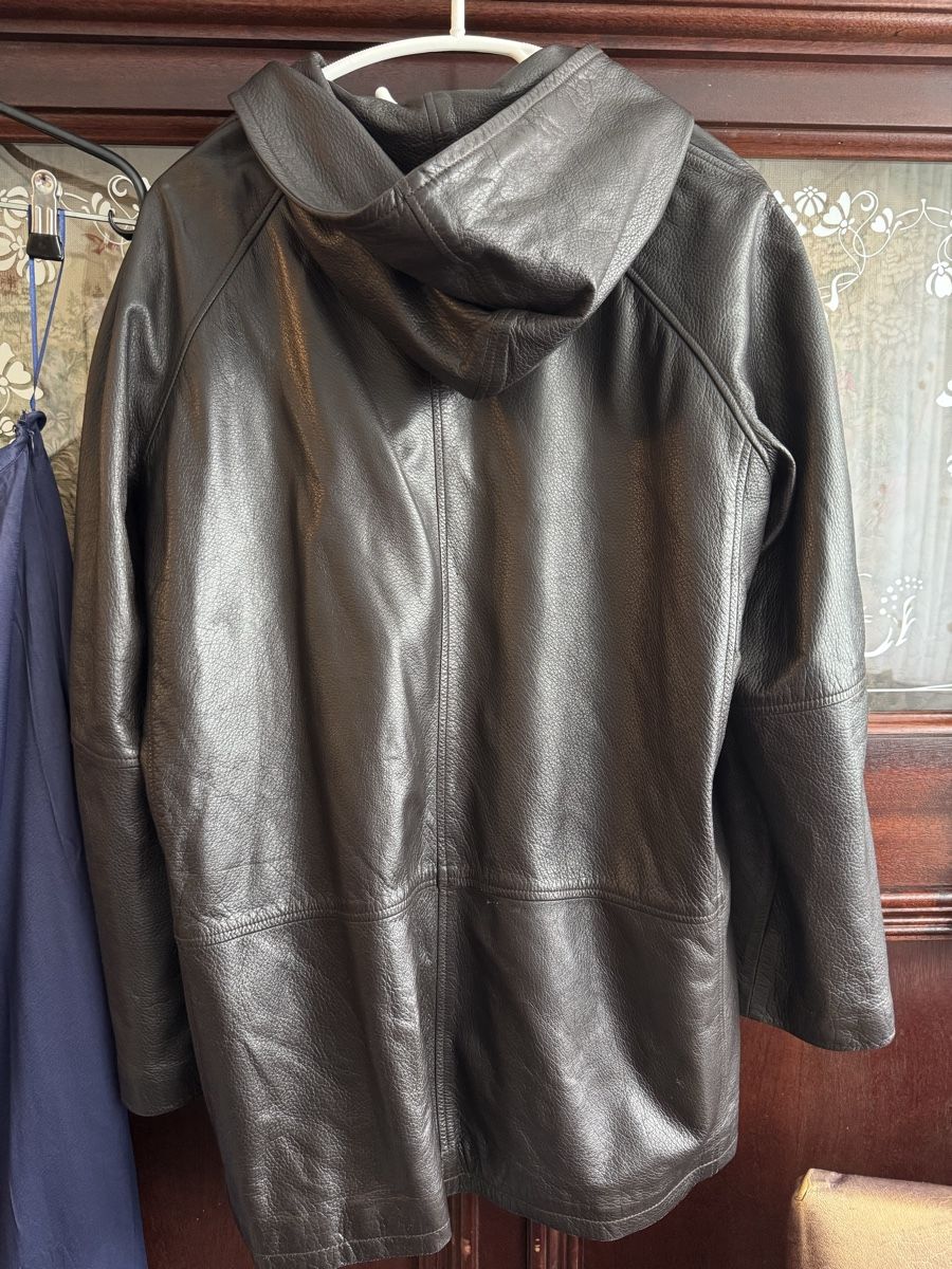 Giacche: Echt Lederjacke mit Kapuze – Usato da Obfelden venduto da cesarina10 4