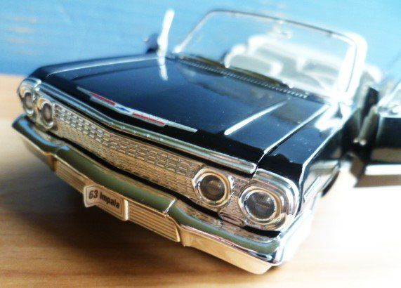 Chevrolet Modellini d'auto: Chevrolet Impala 1963  20cm lang – Usato da Effretikon venduto da Heimstudio 1