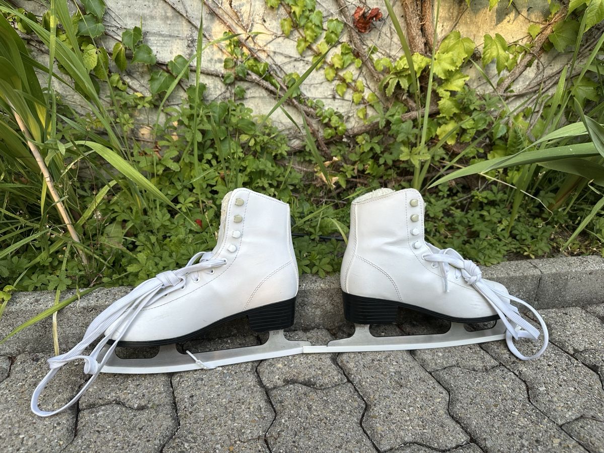 Schlittschuhe: Schlittschuhe Givrée Gr. 37 – Gebraucht aus Bäch SZ von MonaBe 1