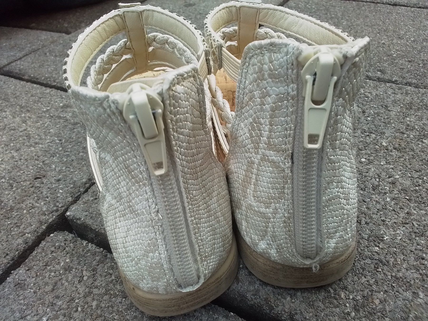 Schuhe für Mädchen: 3 Stk. Sandaletten 33/34 – Gebraucht aus Heimberg von sunny1970 2