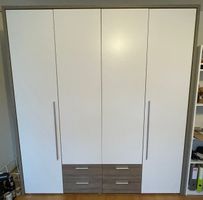 Kleiderschrank 4-türig mit Schubladen