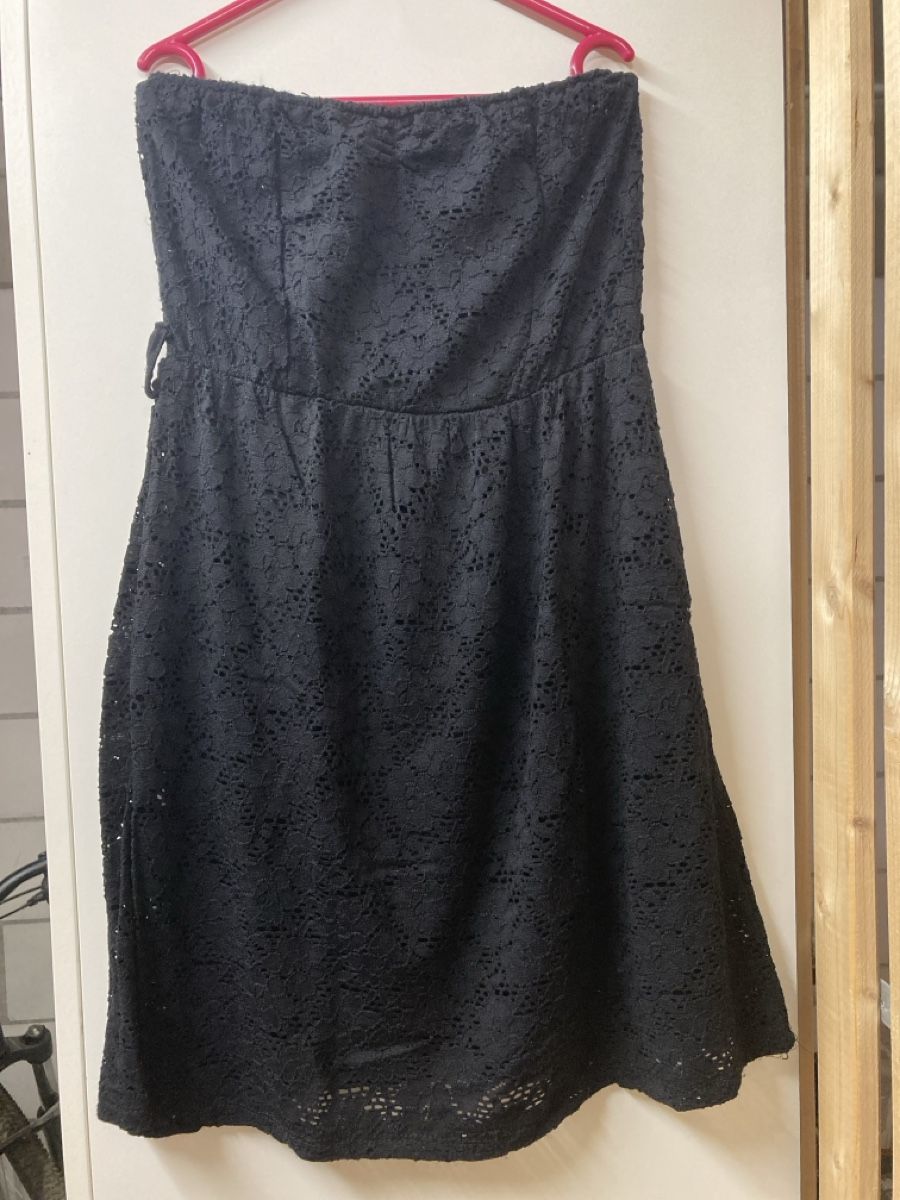 Kleider & Röcke: Freizeitkleid schwarz mit Spitze – Gebraucht aus Urtenen-Schönbühl von alessibas