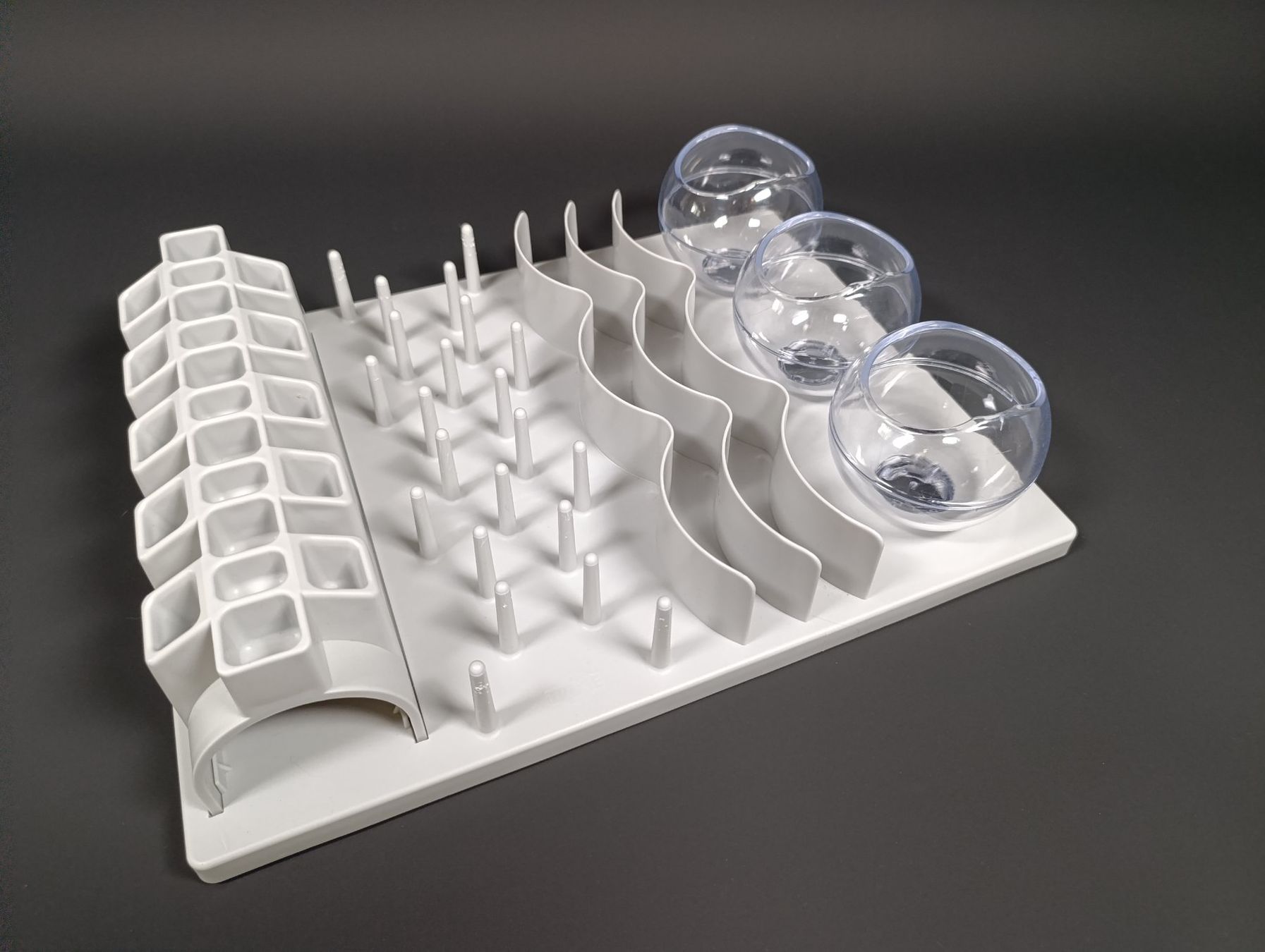 Servierplatten: TRIXE Plateau d'activité pour chat – Gebraucht aus Thielle von Plusvalue_Neuchatel