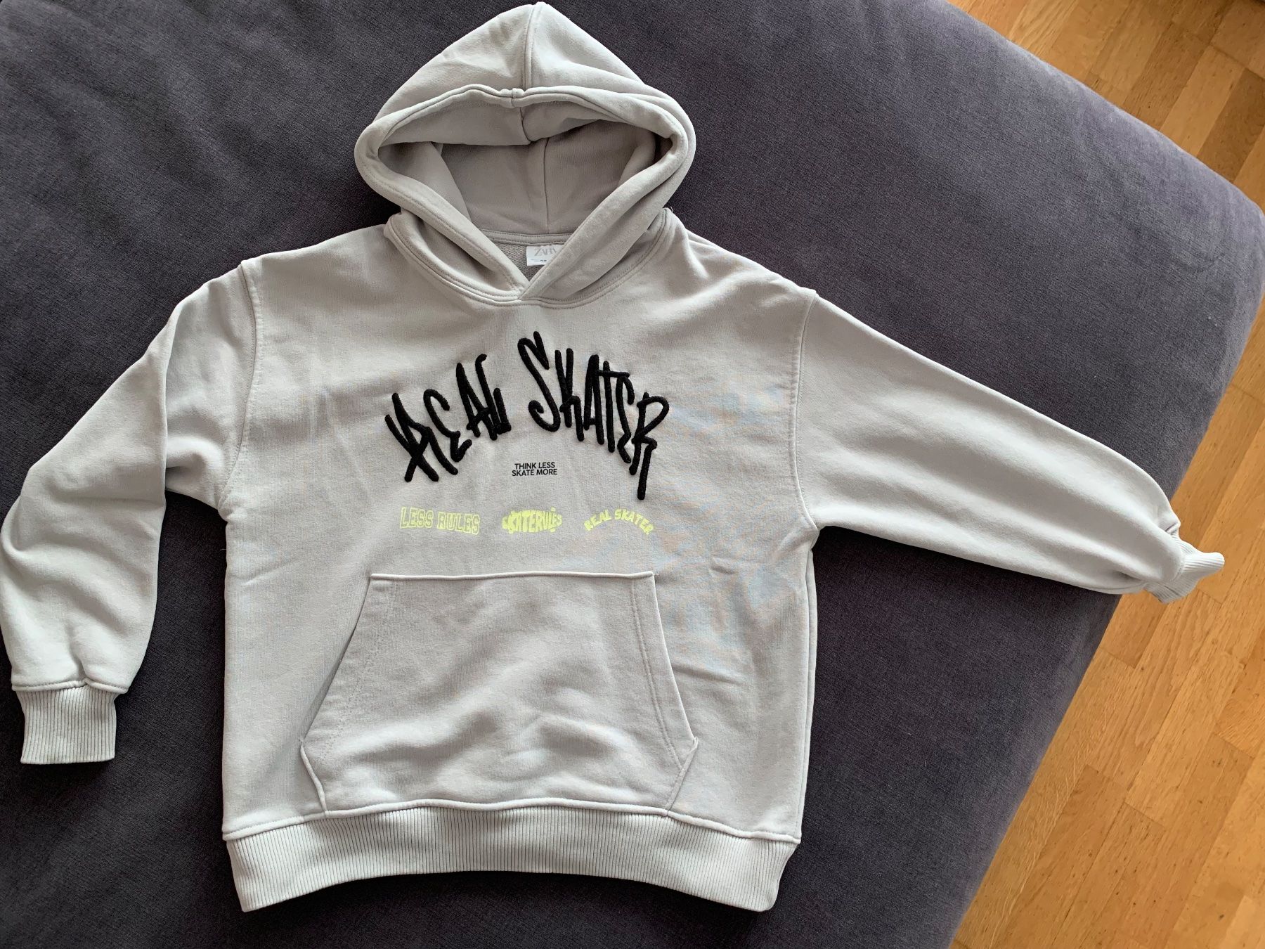 Pullover & Sweatshirts: Pullover Trainerhosen Junge Gr. 128 – Gebraucht aus Bülach von engeli92 2