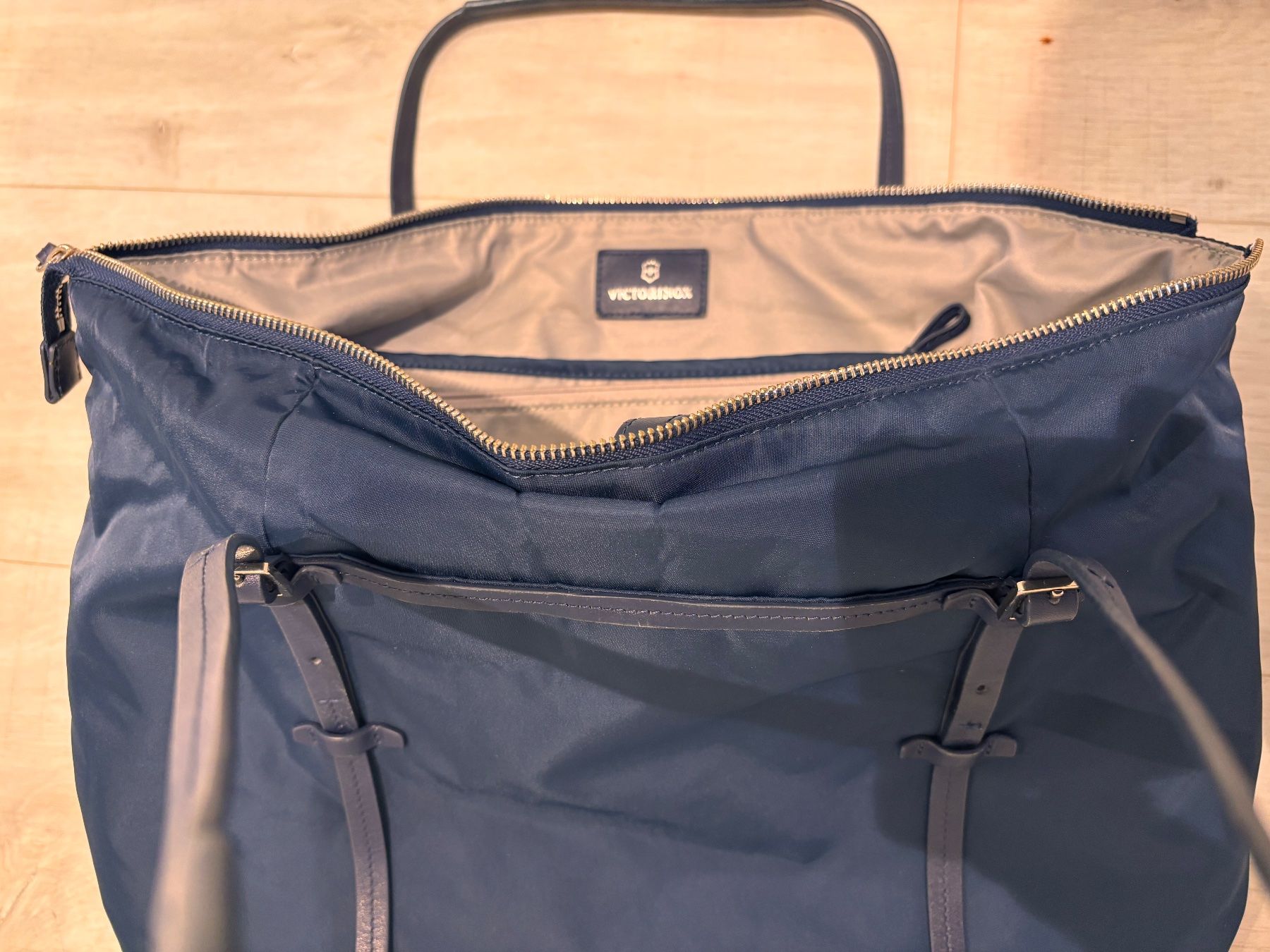 Victorinox Borse da donna: Victorinox Tasche dunkelblau, grosse Laptoptasche – Usato da Wettswil venduto da Missyellow 2