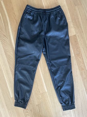 FASHIONNOVA FAUX LEATHER JOGGER HOSE GRÖSSE S
