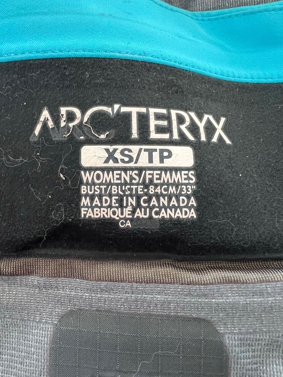 Arcteryx Jacken: Arcteryx Gore Tex Jacke Damen – Neu (gemäss Beschreibung) aus Rapperswil SG von ale_xg9f 9