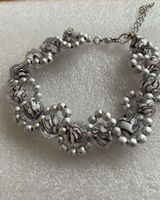 Armband mit gestreiften Glasperlen, neu.
