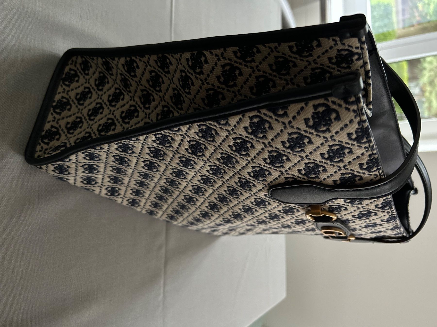 Guess Taschen für Damen: GUESS Handtasche – Gebraucht aus Widnau von FuxinderGasse 2