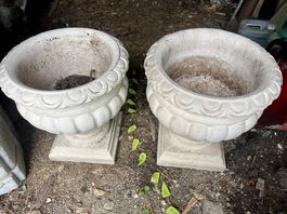 2 massive Pflanzkübel / Pflanzgefässe in Steinoptik