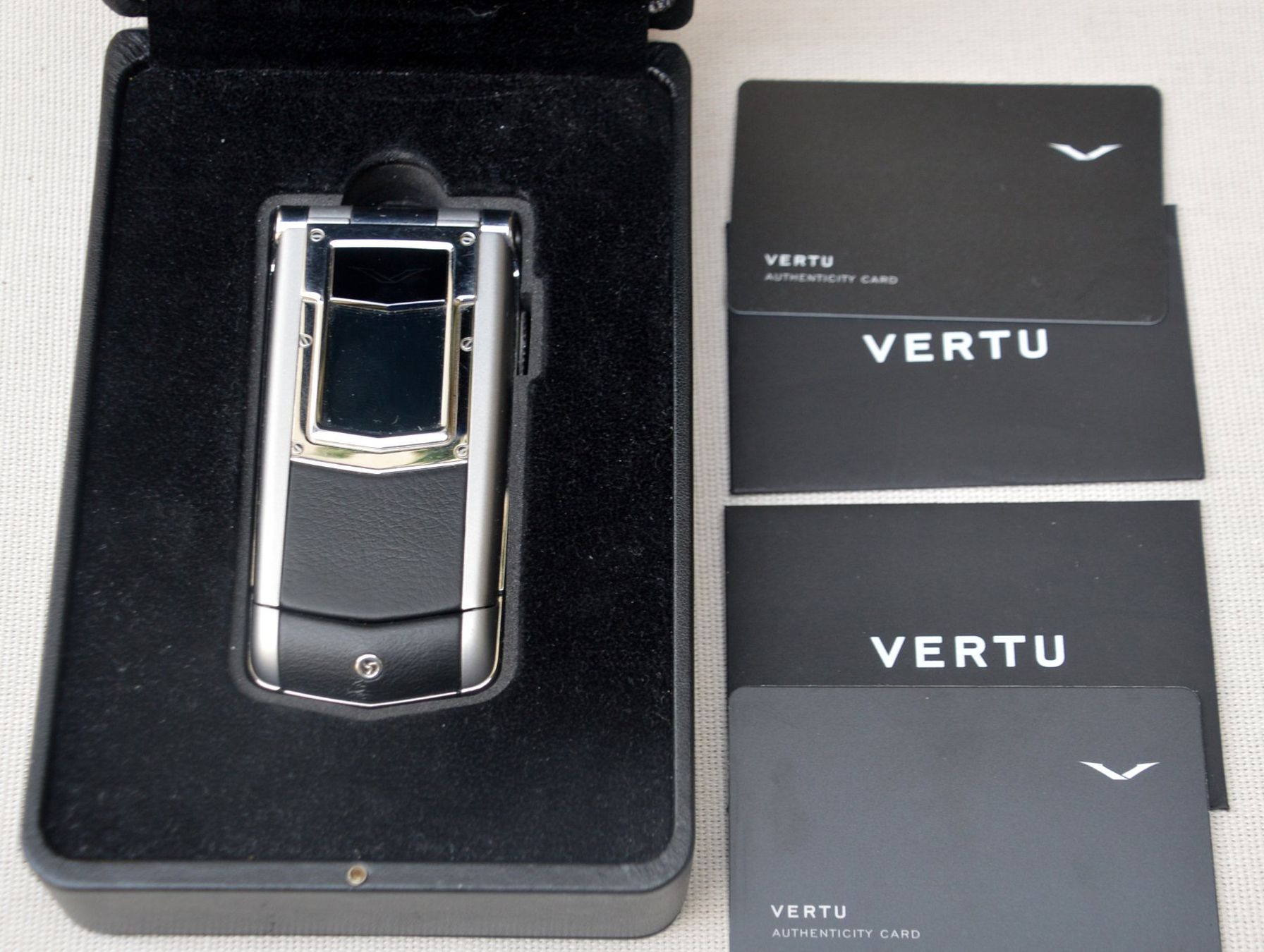 Vertu Telefoni cellulari / Smartphones: Vertu Constellation F – Usato da Collonges venduto da Auganien