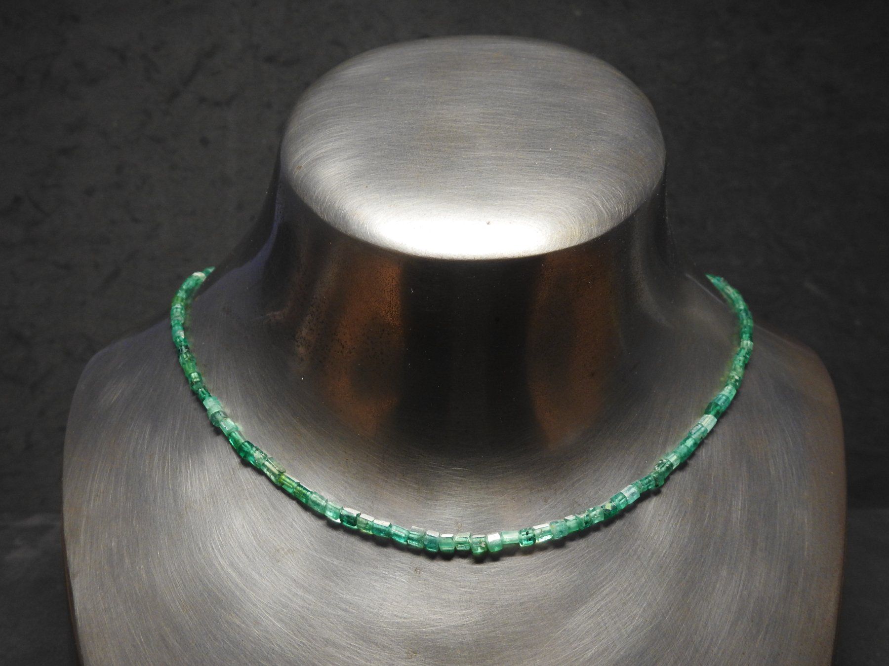 Catenine: Smaragd-Collier – Nuovo e nell'imballaggio originale da Langnau i. E. venduto da Vivid7