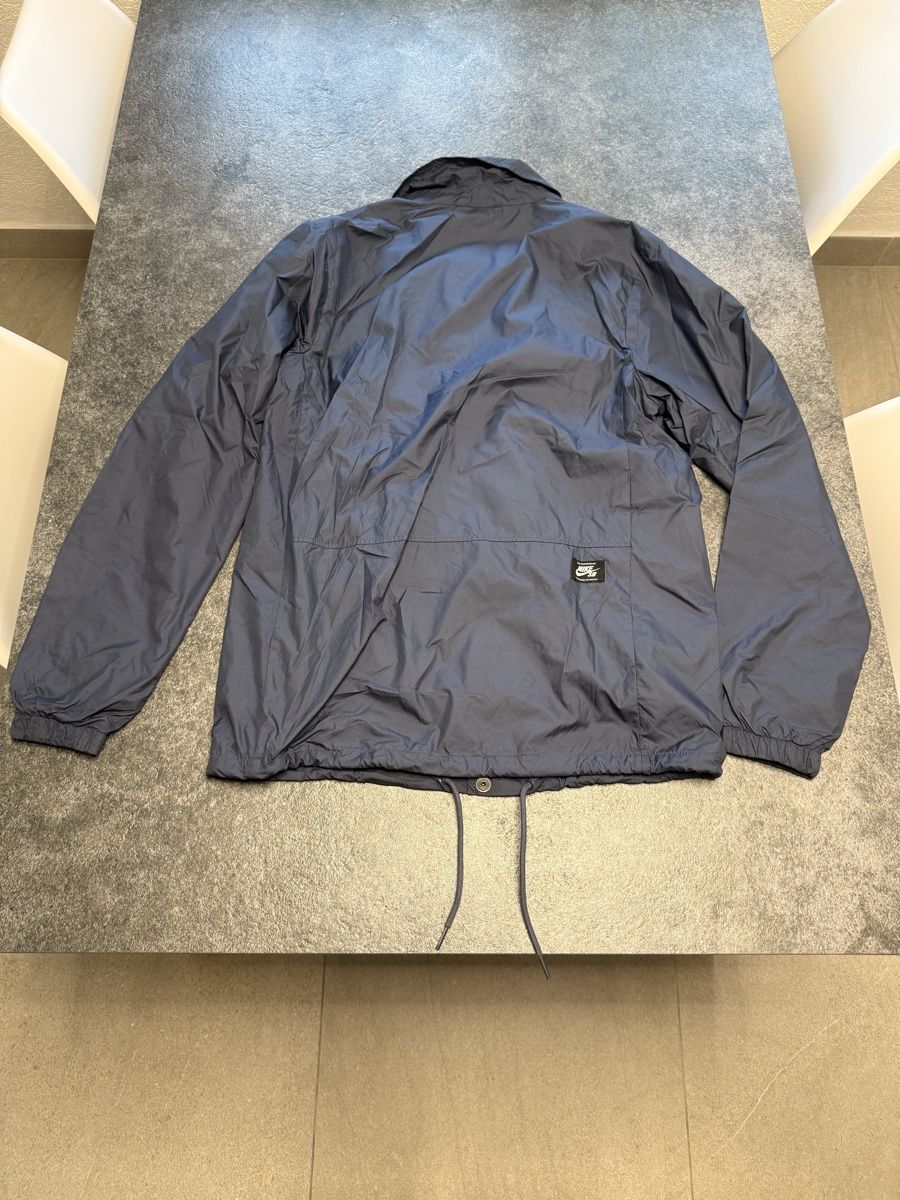 Nike Giacche: Navy and black Nike jacket – Usato da Grand-Lancy venduto da VERJUS22 1