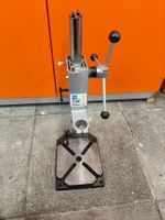 Bohrständer für eine Handbohrmaschine