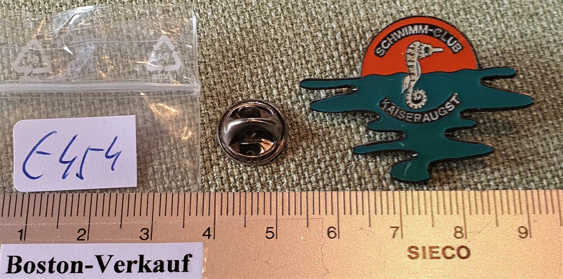 Plaketten & Abzeichen: E454 - Pin Schwimm Club Kaiseraugst – Gebraucht aus Reinach BL von Boston-Verkauf 2